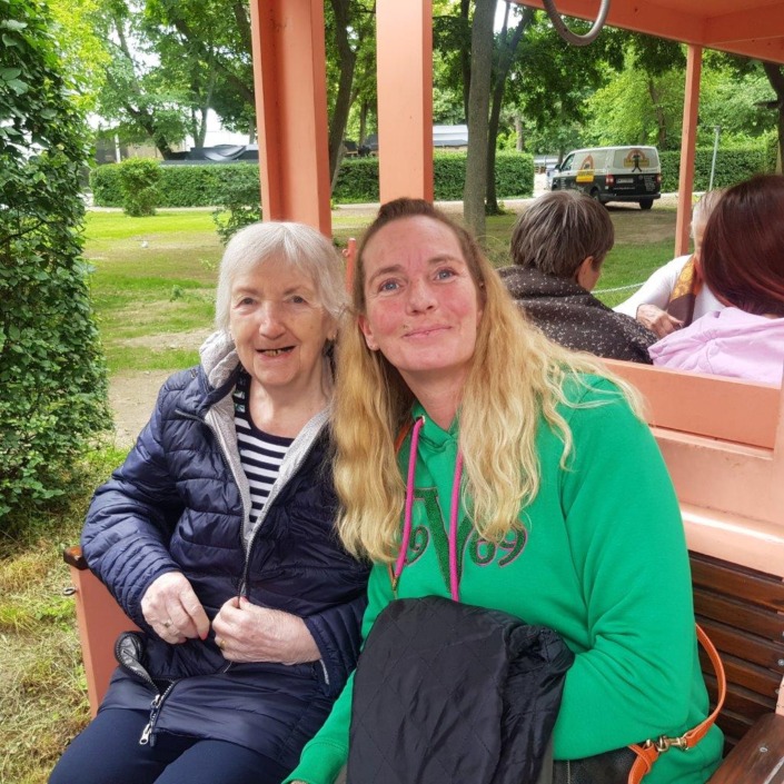 PLI Ausflug Prater, Zwei Frauen in der Liliputbahn