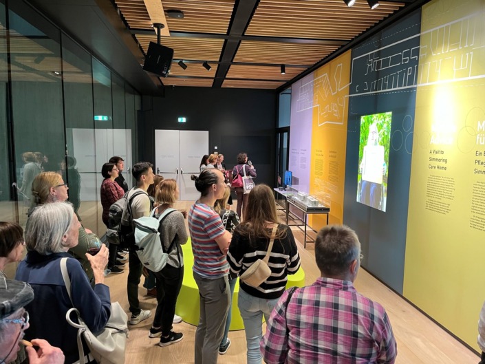 PSI, Rat fürs Leben, mehrere Besucher*innen im Wien Museum