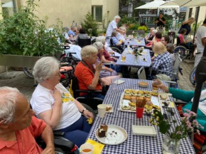 Pflege Floridsdorf Heurigenfest im Hof