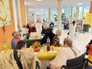 Pflege Leopoldstadt essen, tanzen und lauschen der Musik
