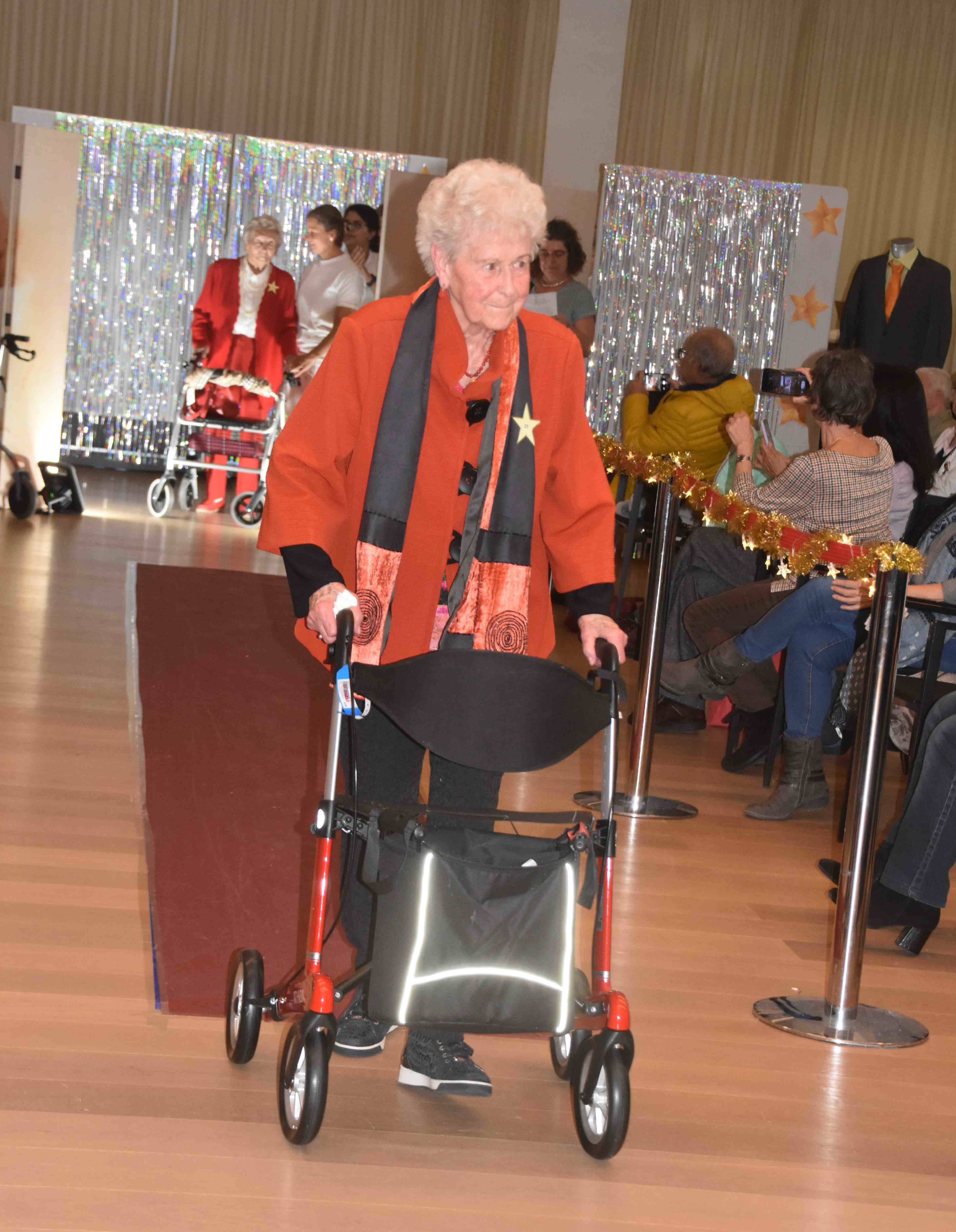 Pflege Donaustadt, Modenschau, Bewohnerin