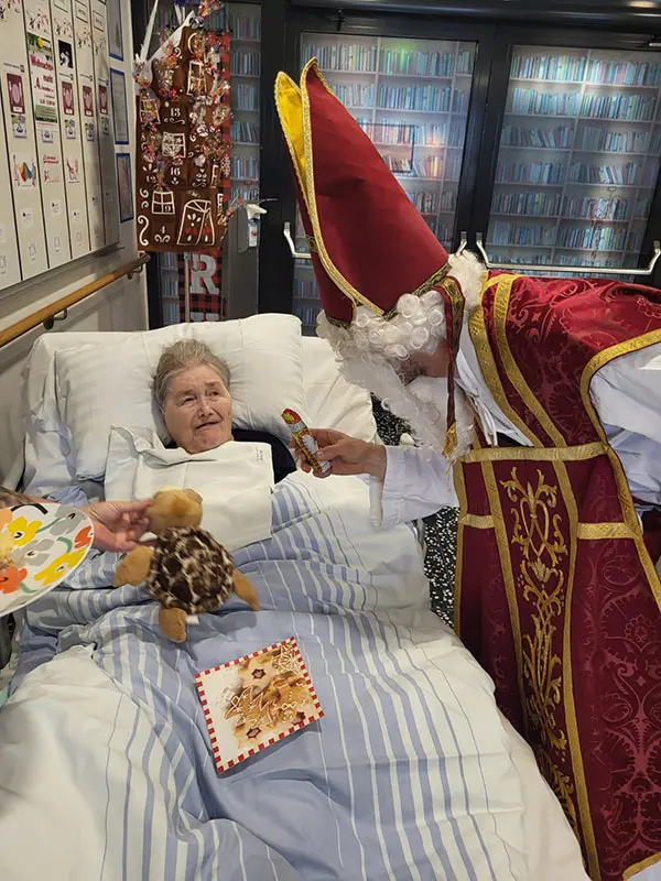 Besuch des Nikolo in der Pflege Liesing