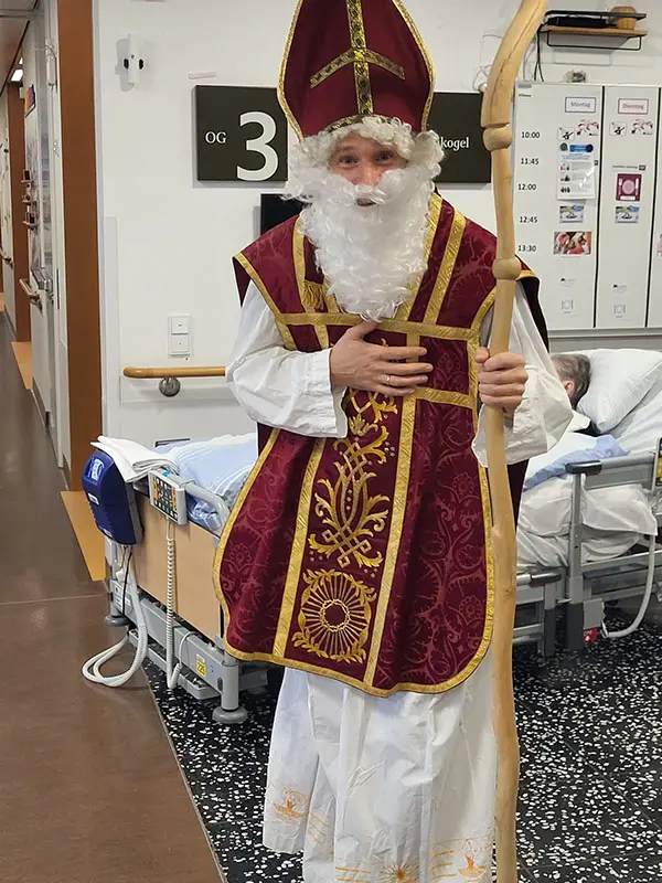 Besuch des Nikolo in der Pflege Liesing