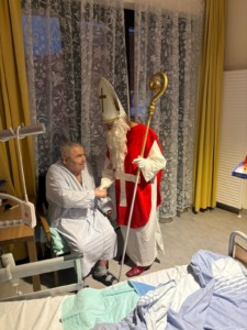 Pflegewohnhaus Meidling Nikolo bei Bewohner am Bett