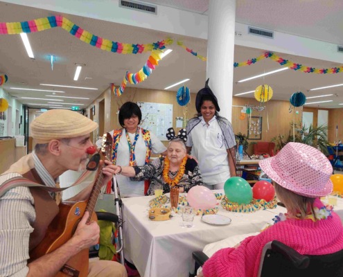 Pflege Baumgarten, Fasching, Bewohnerinnen und Betreuer*innen verkleidet