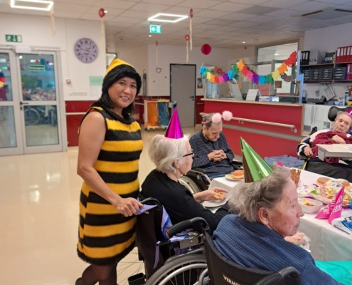 Pflege Floridsdorf, Faschingsfest, Menschen feiern