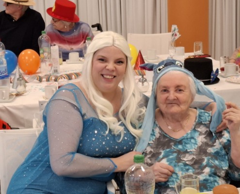 Pflege Leopoldstadt, Faschingsfest, Menschen feiern