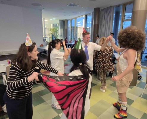 Pflege Rudolfsheim-Fünfhaus, Fasching, Menschen tanzen