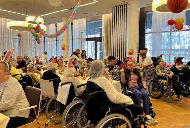 Pflege Simmering, Fasching, voller Veranstaltungssaal