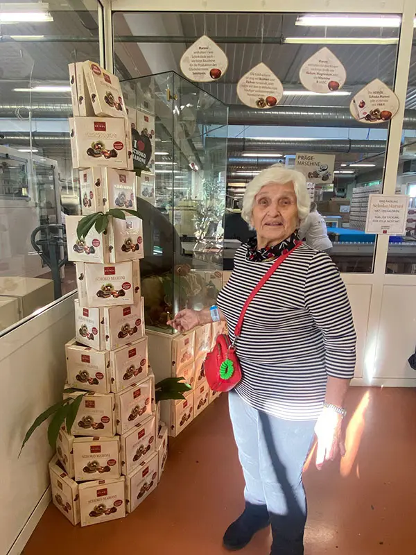 Bewohnerin der Pflege Liesing im Schokoladenmuseum