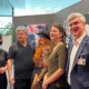 Künstlerin und Direktor der Pflege Meidling beim Galerierundgang